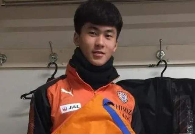 本赛季迄今为止，维卡里奥代表热刺出战了19场比赛，贡献了5场零封的表现。